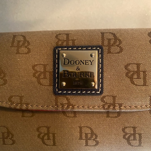 Dooney & Bourke clutch wallet - Picture 3 of 6